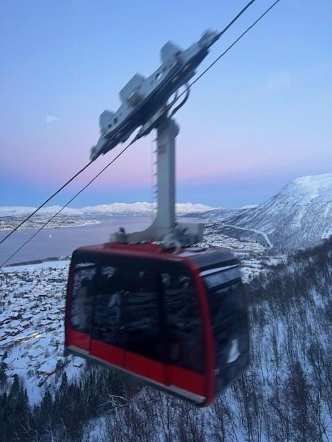 Cozy Little House In Tromso City Extérieur photo
